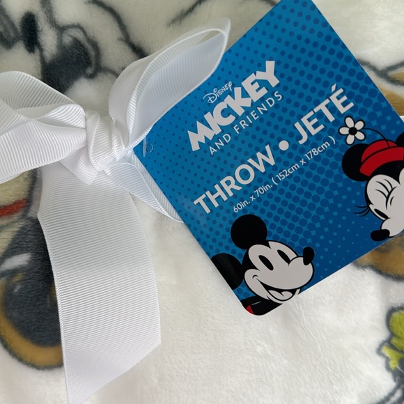Disney Mickey and Friends Throw Blanket - NWT - Picture 2 of 6